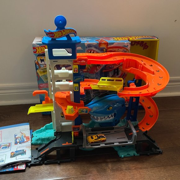 Hot Wheels City Shark Escape Playset - Picture 2 of 2